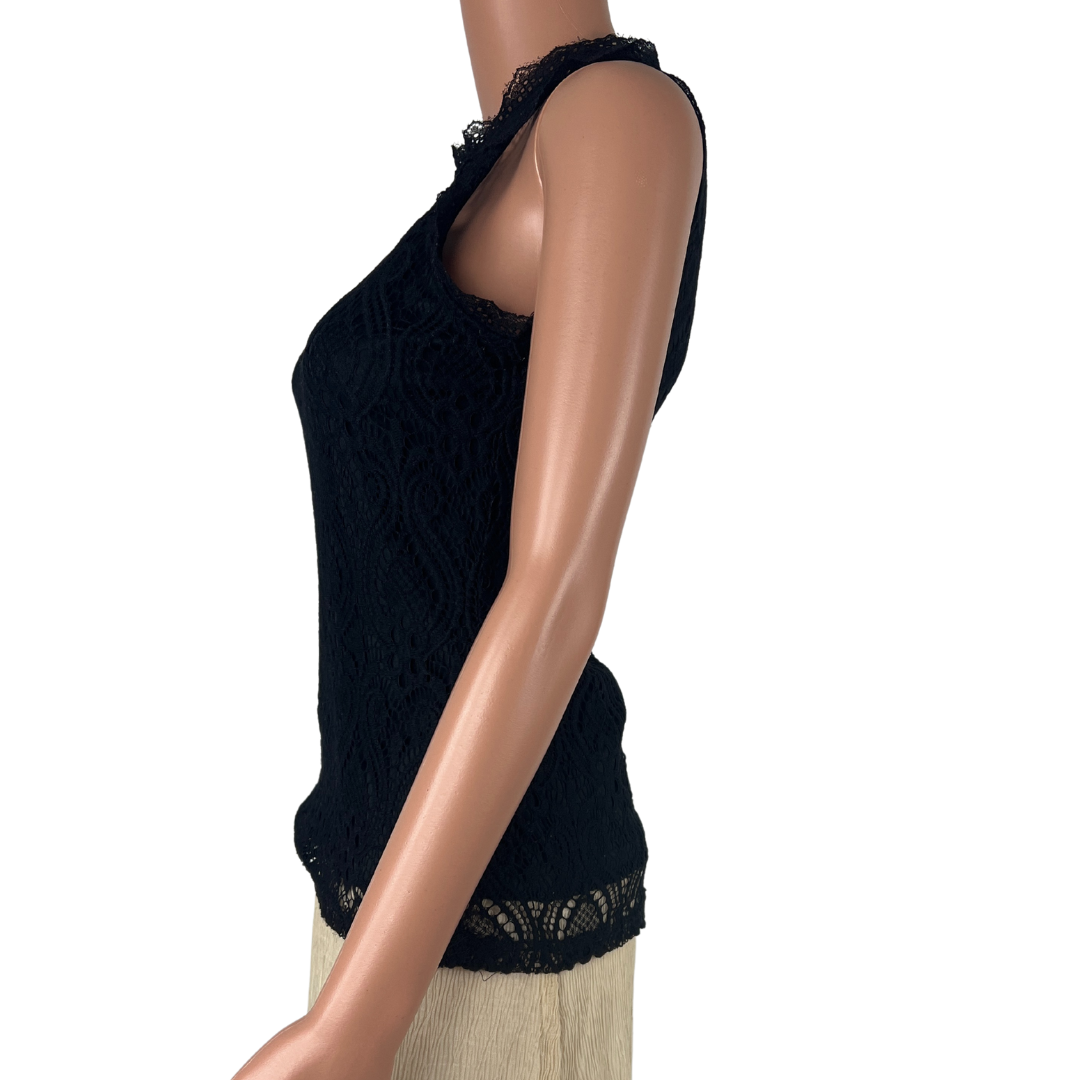 Side view of the Temt Woman's Lace Top
