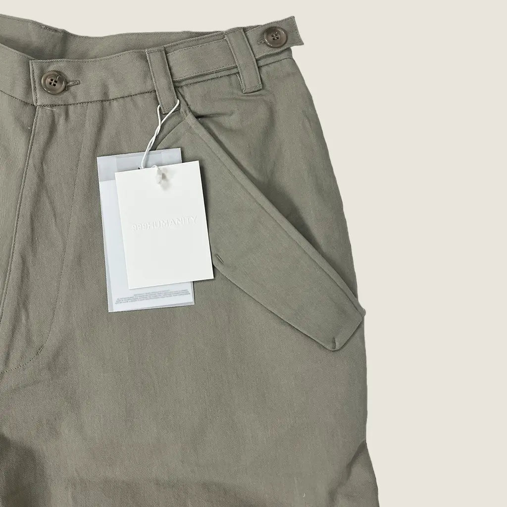 Front Detail View of the 999Humanity Para Easy Pant