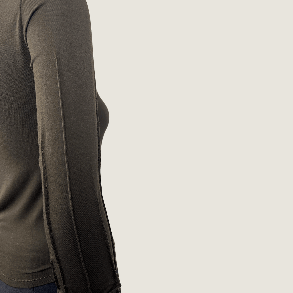 Aunad Puckered Long Sleeve Women's Top Sleeve Detail