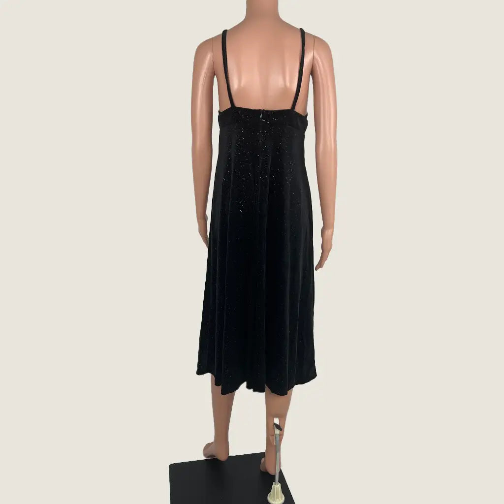 Back View of the Black Sleeveless Velvet Midi Dress