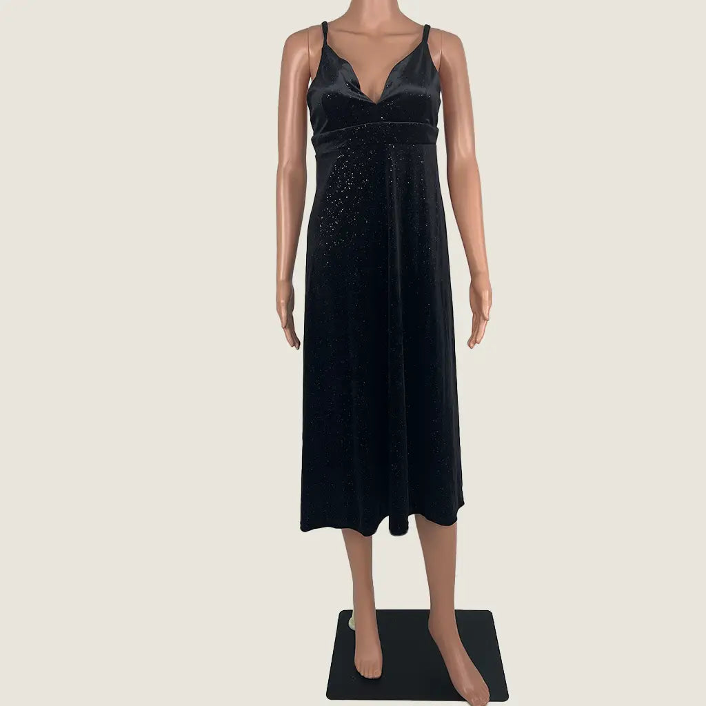 Front View of the Black Sleeveless Velvet Midi Dress