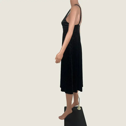 Side View of the Black Sleeveless Velvet Midi Dress
