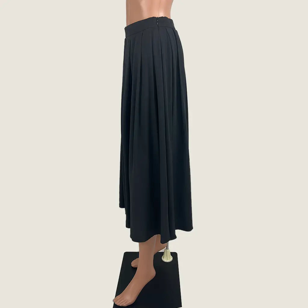 Side View of the Forcast Annalia Pleated Green Skirt