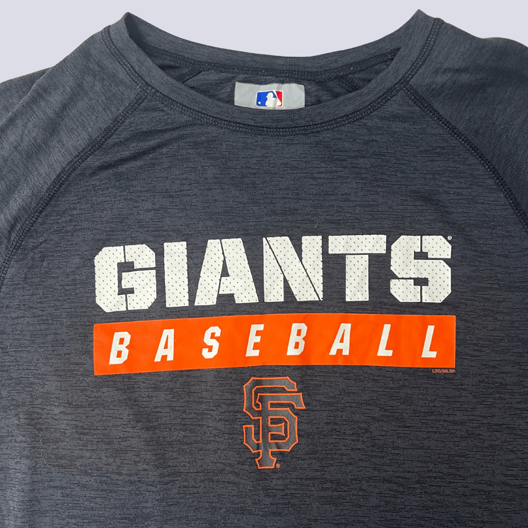 Front detail view of the Giants T-Shirt