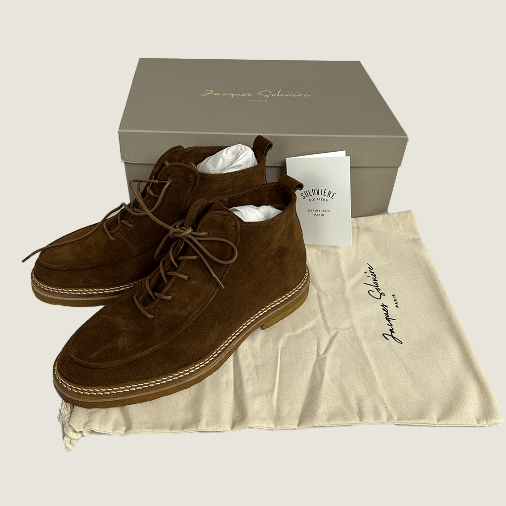 View of the boots, dust bag and box of the Jacques Soloviere Oliboot Suede Boot