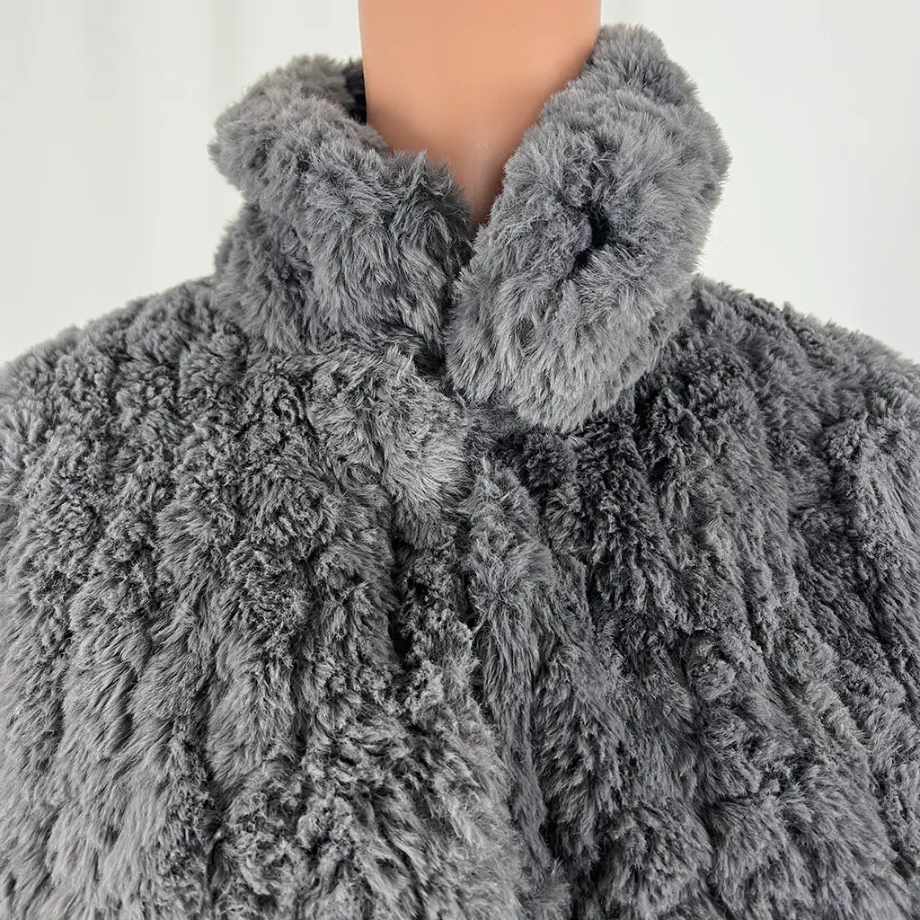 Front Collar View of the Liz Jordon Faux Fur Short Coat