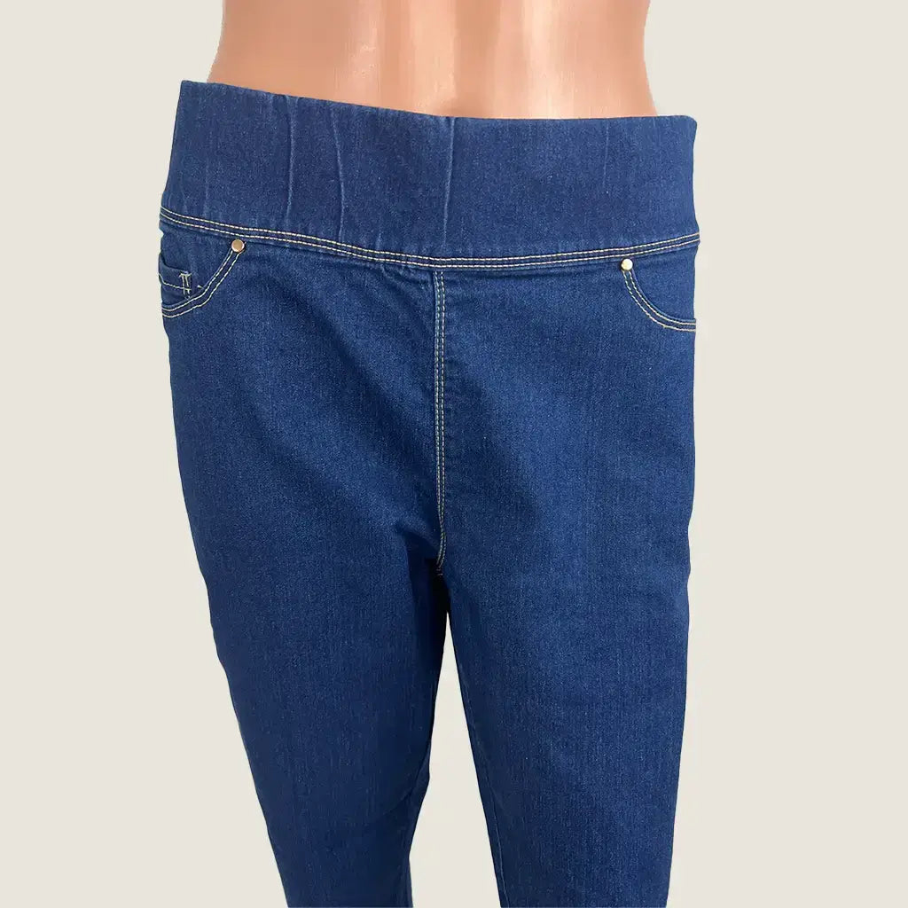 Front Detail View of the Rockmans The Jegging Pull On Jeans