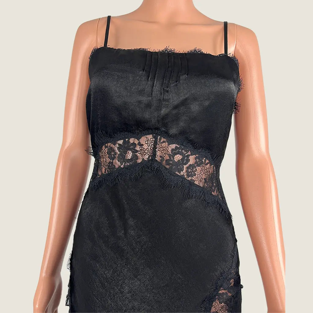 Front Detail View of the San Sloane Evera Midi Dress