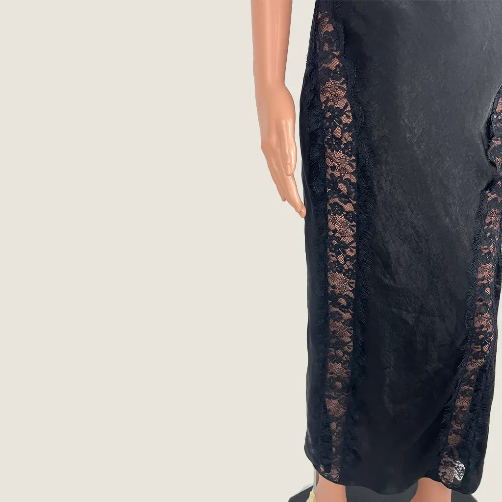 Side View of the San Sloane Evera Midi Dress