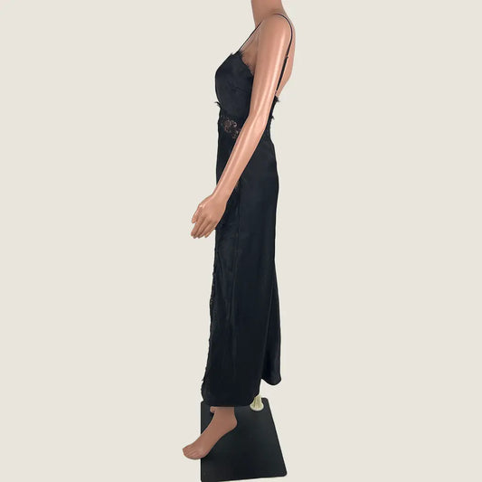 Side View of the San Sloane Evera Midi Dress