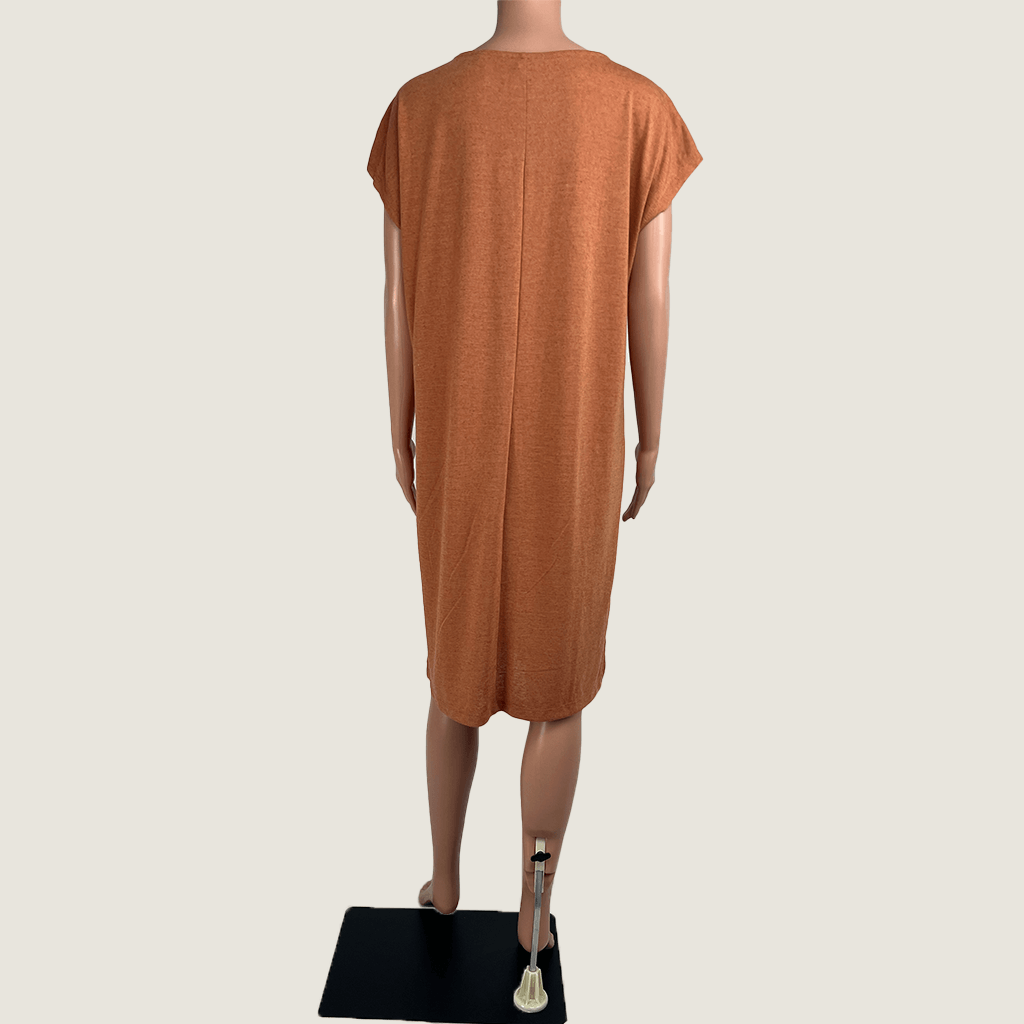 Back view of the Suzannegrae tunic midi dress