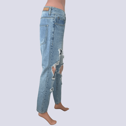 Side view of the Cross Jeans
