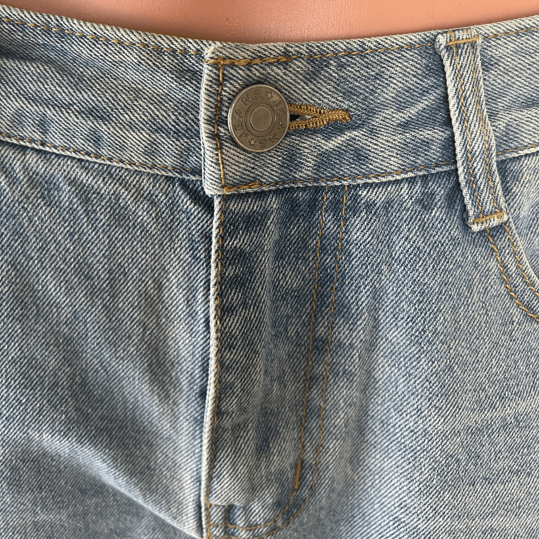 Front detail view of the Cross Jeans