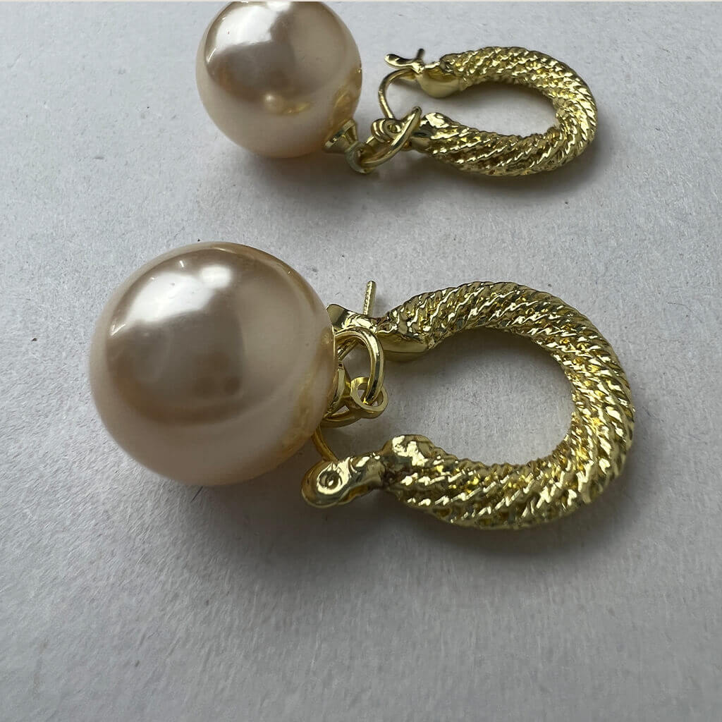 Gold pearl drop