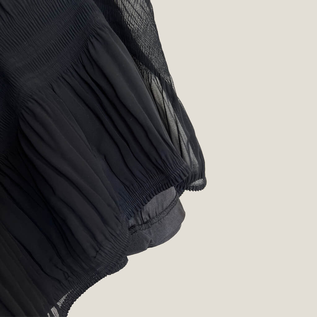 Kamikaze skirt pleated with lining showing