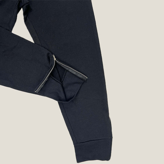 Supre sweat pant hem zip opened detail