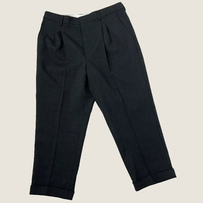 Front view of the Ami Carrot Fit Trouser Grey