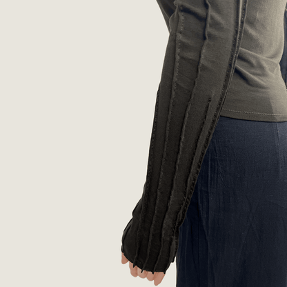 Aunad Puckered Long Sleeve Women's Top Sleeve Detail