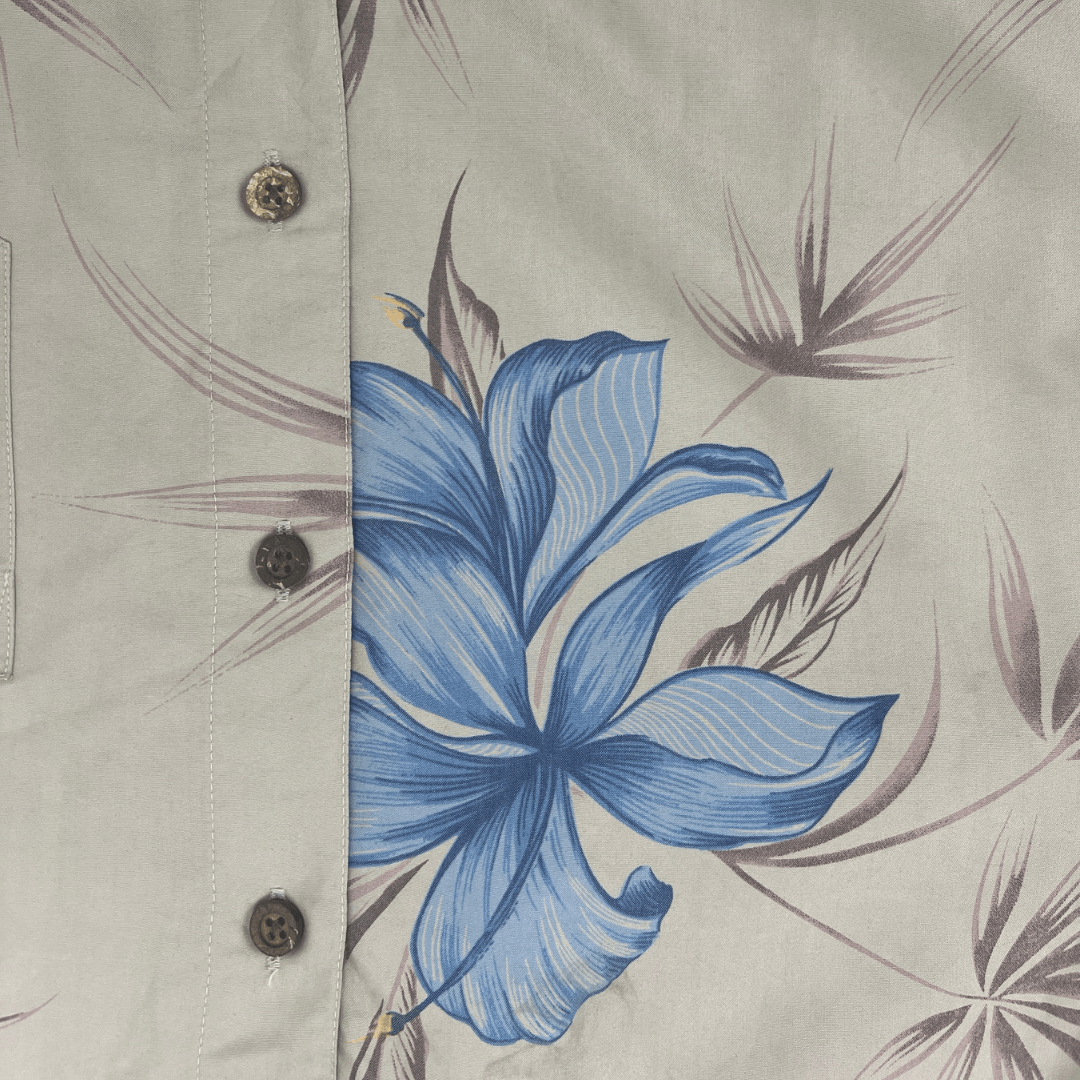 Button detail view of the Billabong Hawaiian Shirt Tan