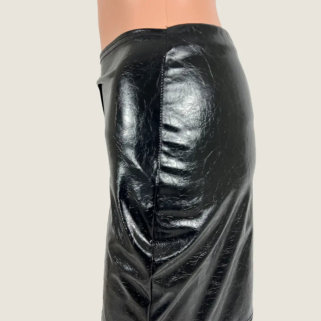 Side Detail View of the Boohoo Black Vinyl Mini Skirt