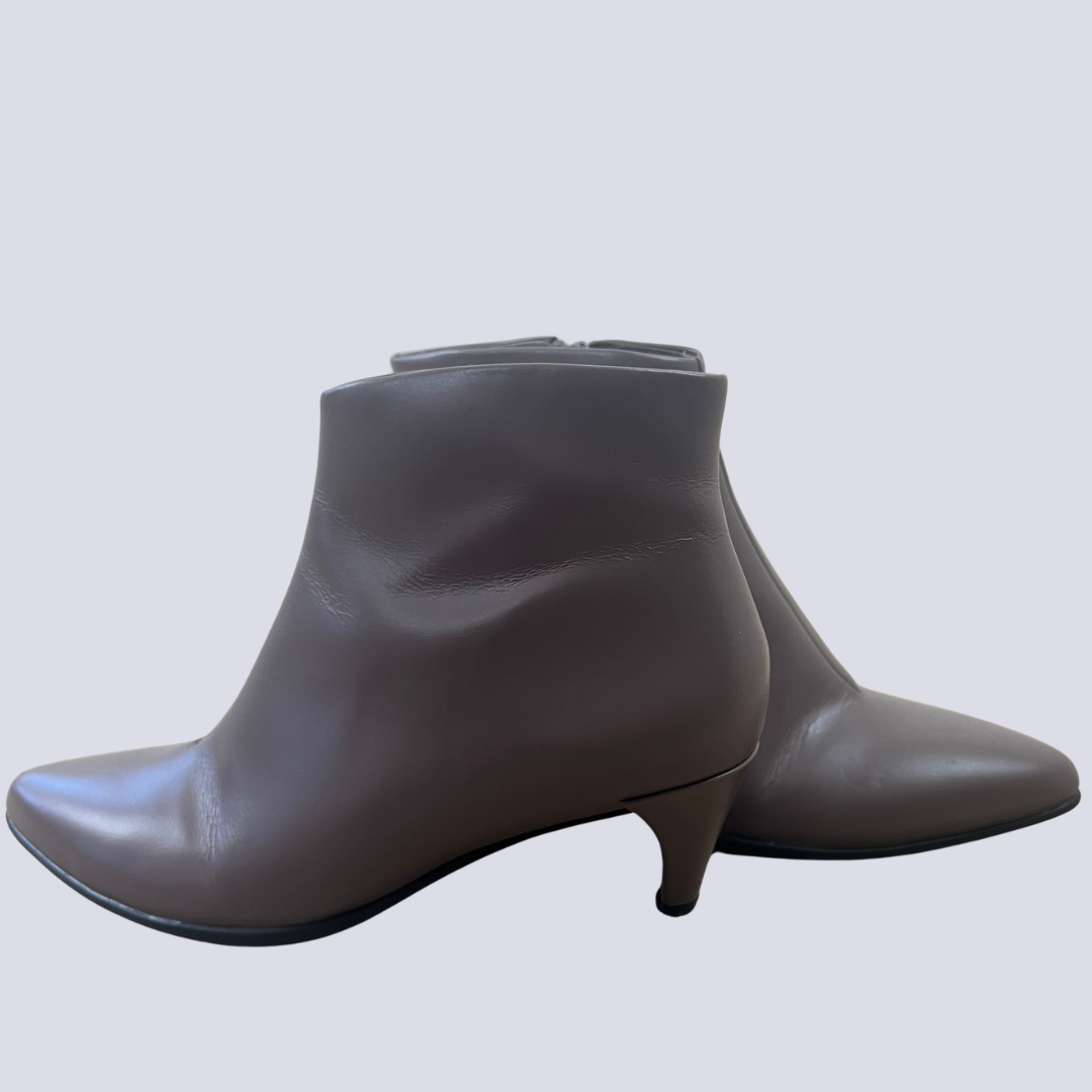Front view of the Ecco Leather Ankle Boot