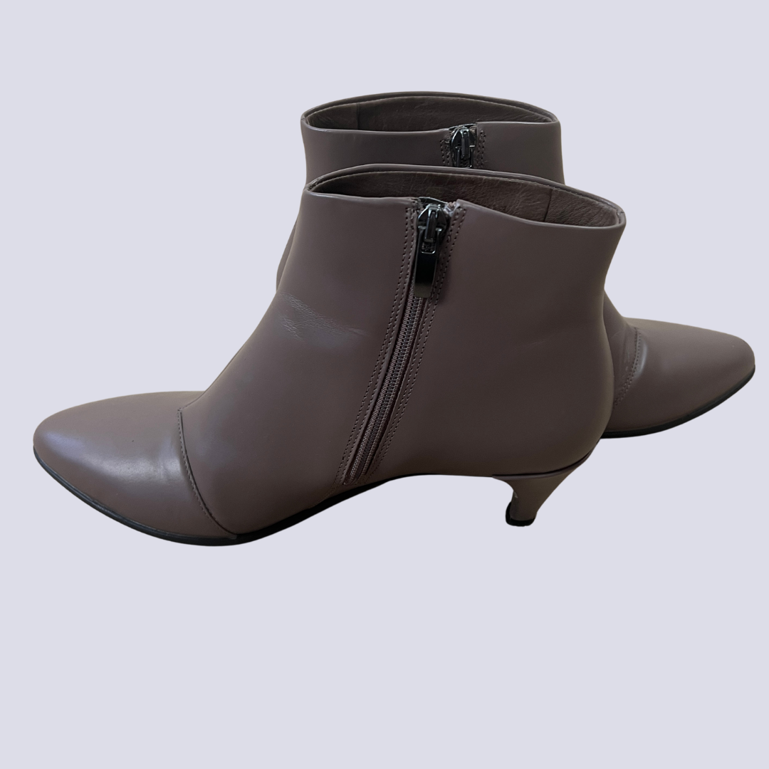 Front view of the Ecco Leather Ankle Boot