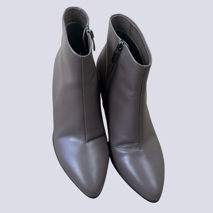 Front view of the Ecco Leather Ankle Boot