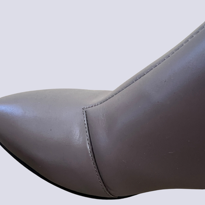 Front view of the Ecco Leather Ankle Boot