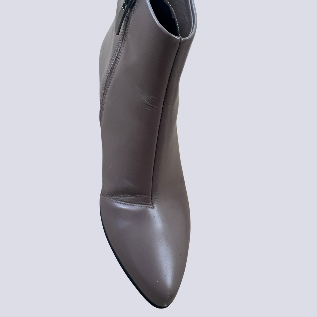 Front view of the Ecco Leather Ankle Boot