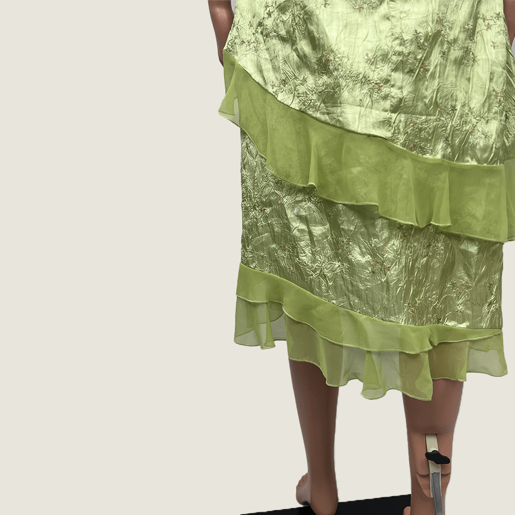 Garfunkel Flower Embossed Line Dress Back Hem Detail