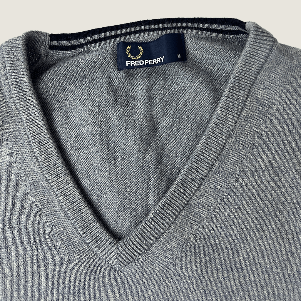 Collar detail view of the Fred Perry Knit Tennis V-Neck Jumper Collar detail