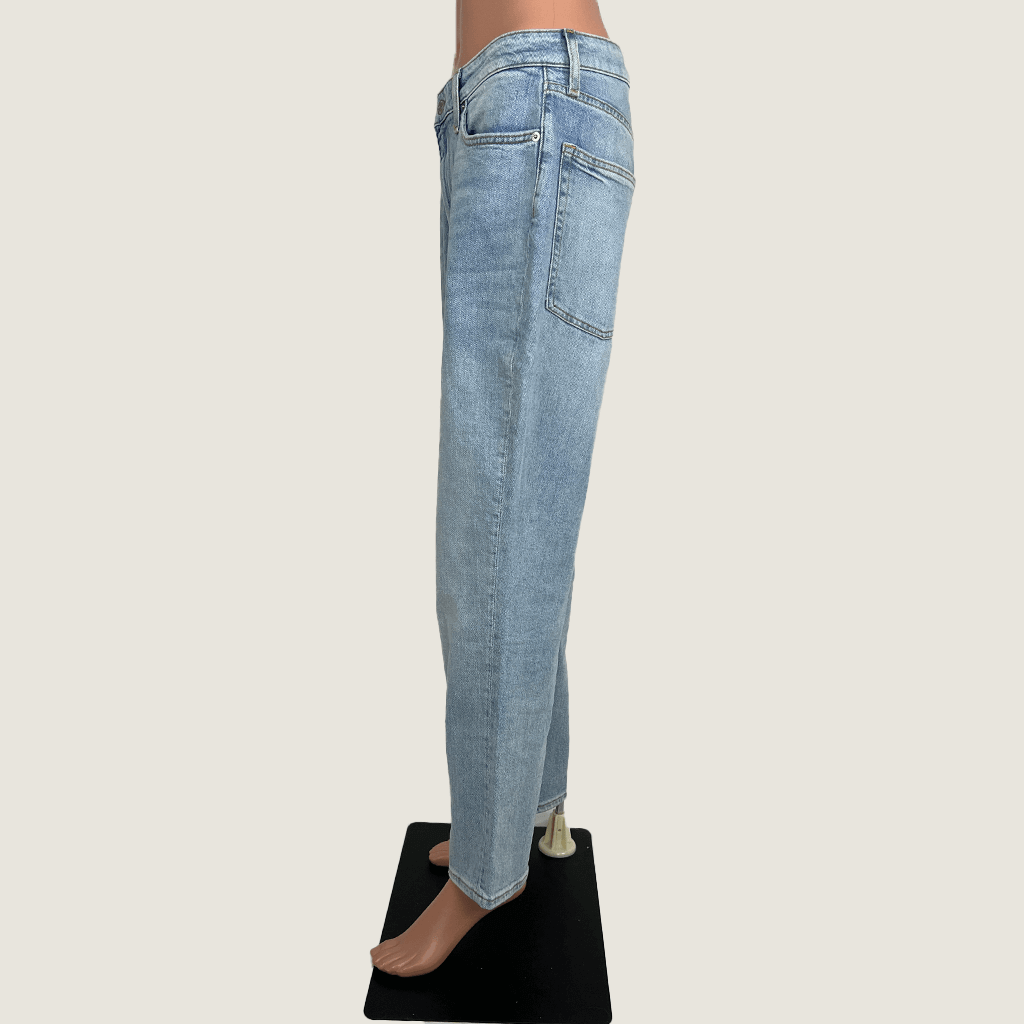 Side view of the H&M Curvy Fit Vintage Mom Ultra High Jeans