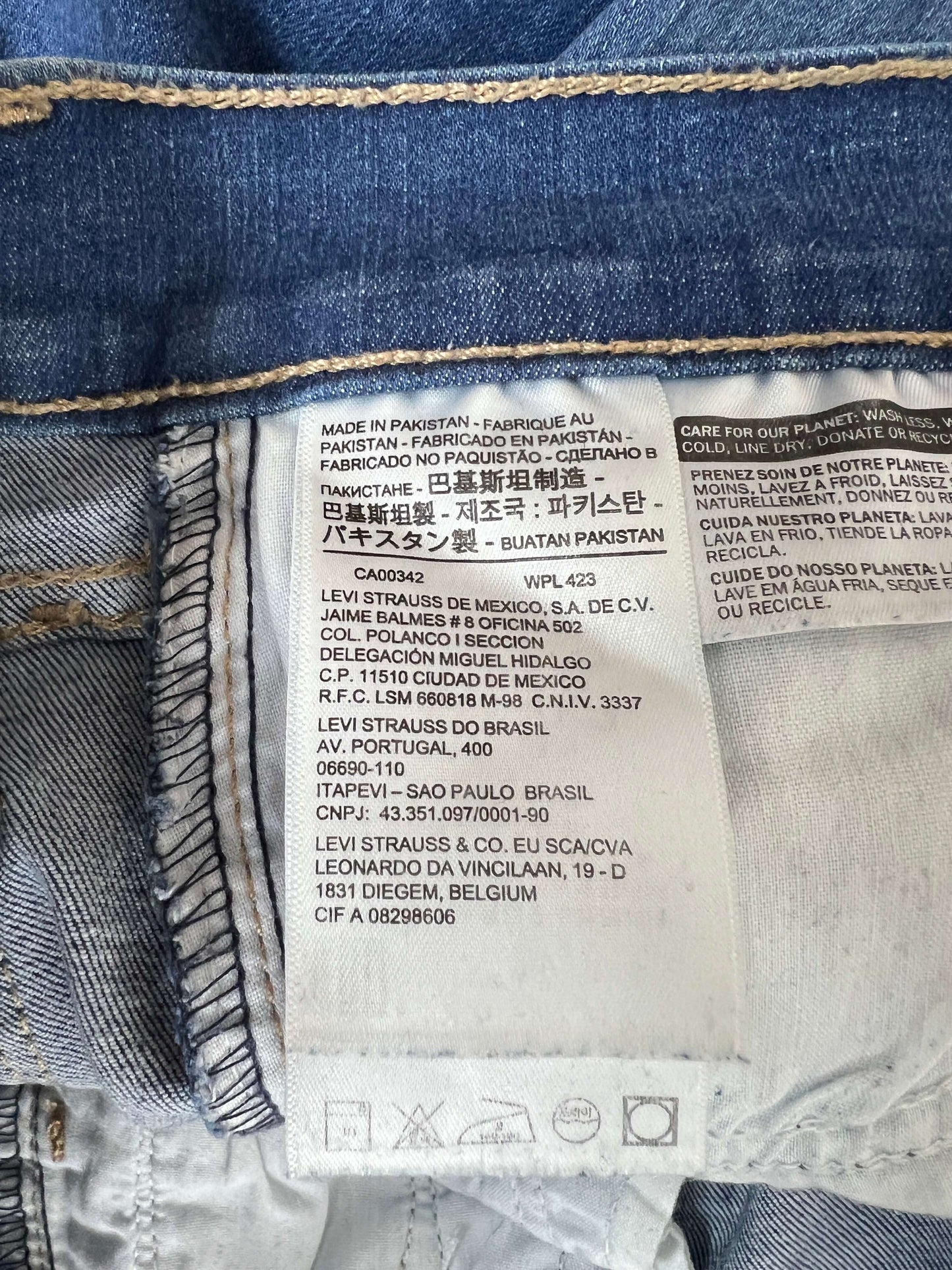 Label of the Levis 710 Skinny Jeans