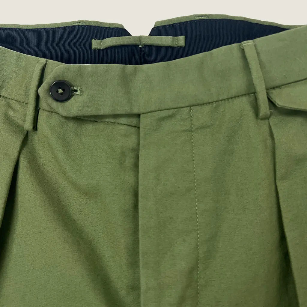 Front View of the waist on the Incotex Slowear New Fit D/Pleat Trouser