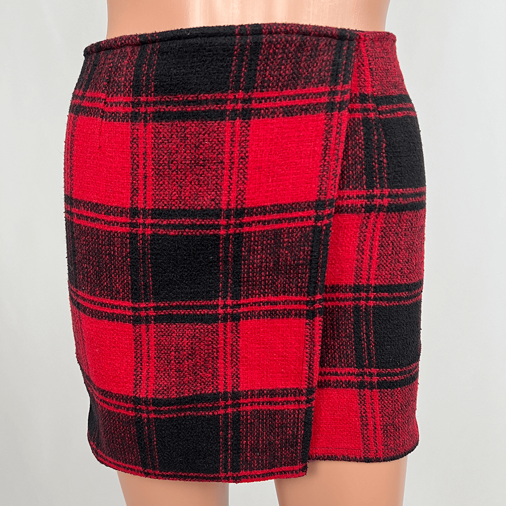 Woman's Plaid Mini Skirt Front Detail