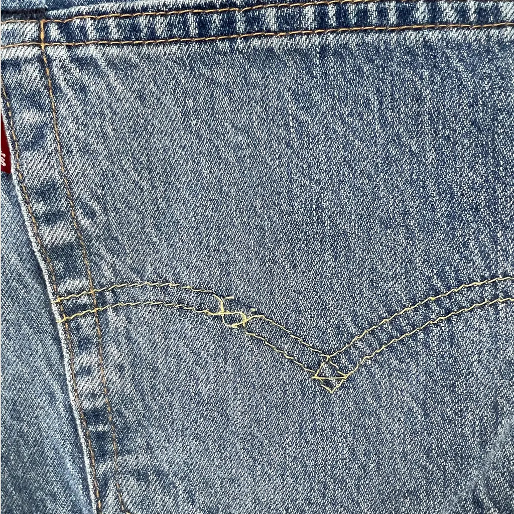 Loose stitching view of the Men's Levis 512 Jeans 