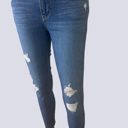Front view of the Levis 710 Skinny Jeans