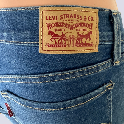Front view of the Levis 710 Skinny Jeans