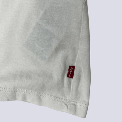 Front view of the Levi t-shirt