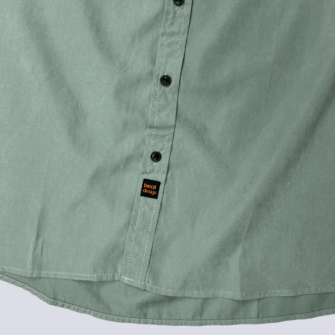 Button detail view of the Manfinity olive mens shirt