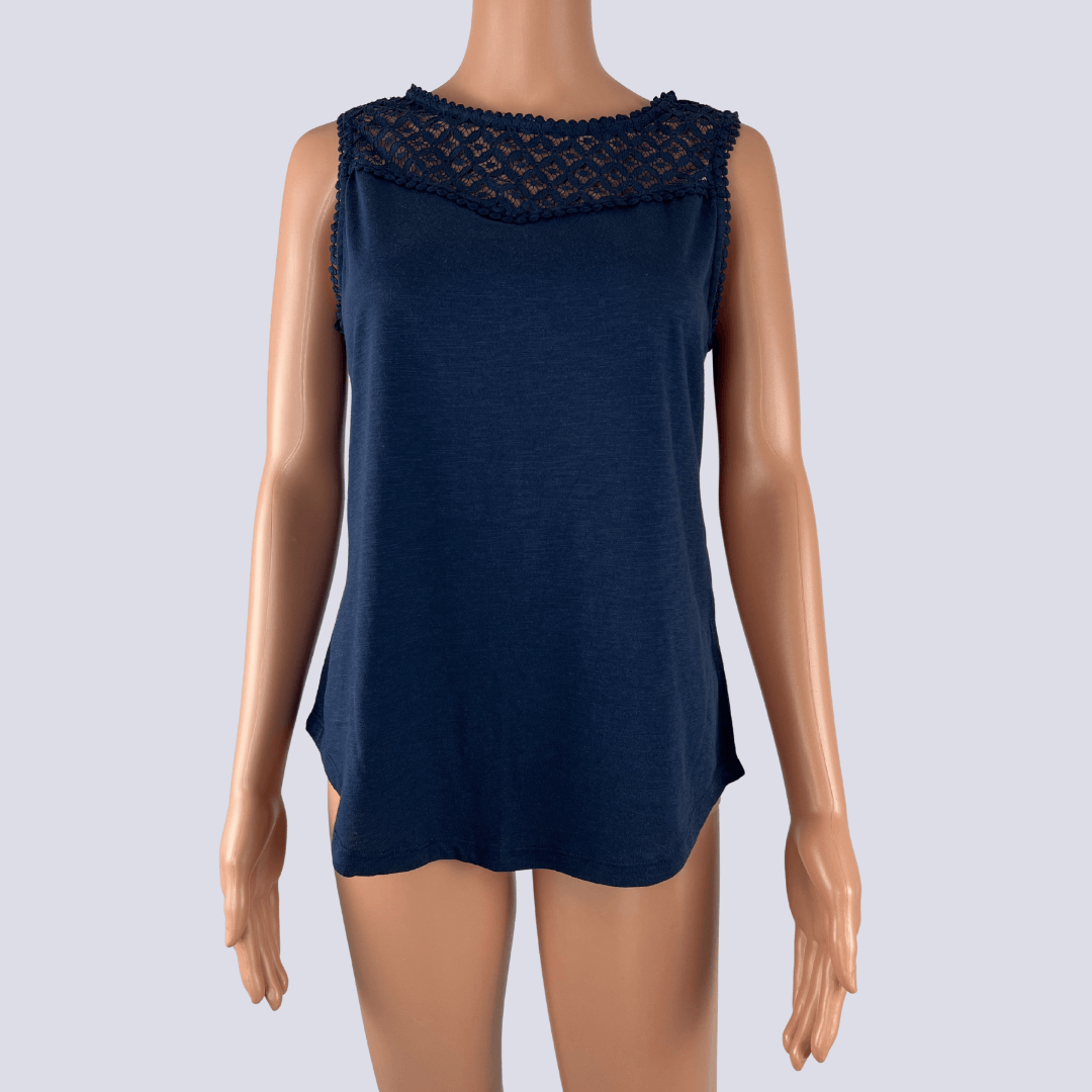 Front view of the Mix T-Shirt