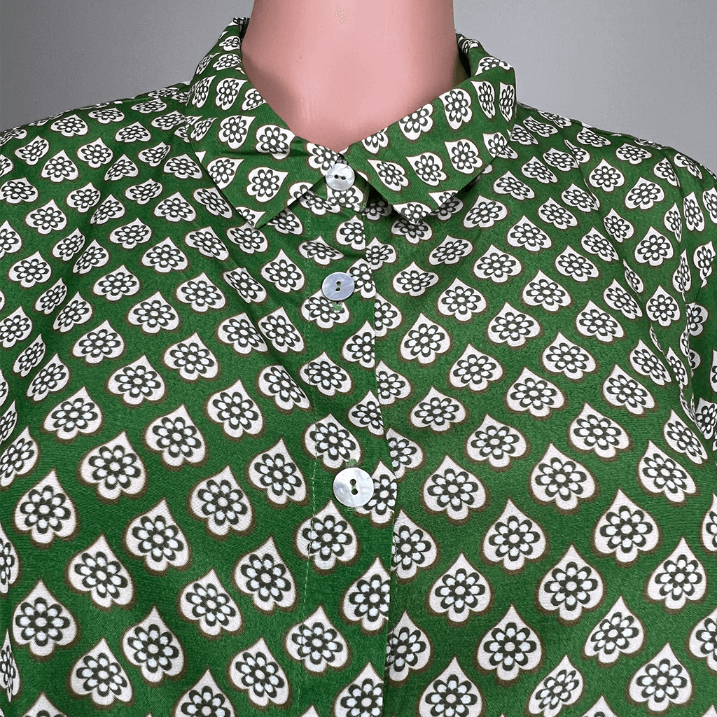Women's Oxford Poppy Print Shirt Collar Detail