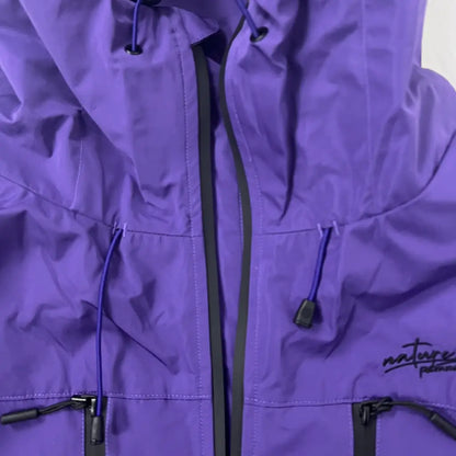 Front detail of the zip on the PSO Nature Waterproof Outdoor Coat