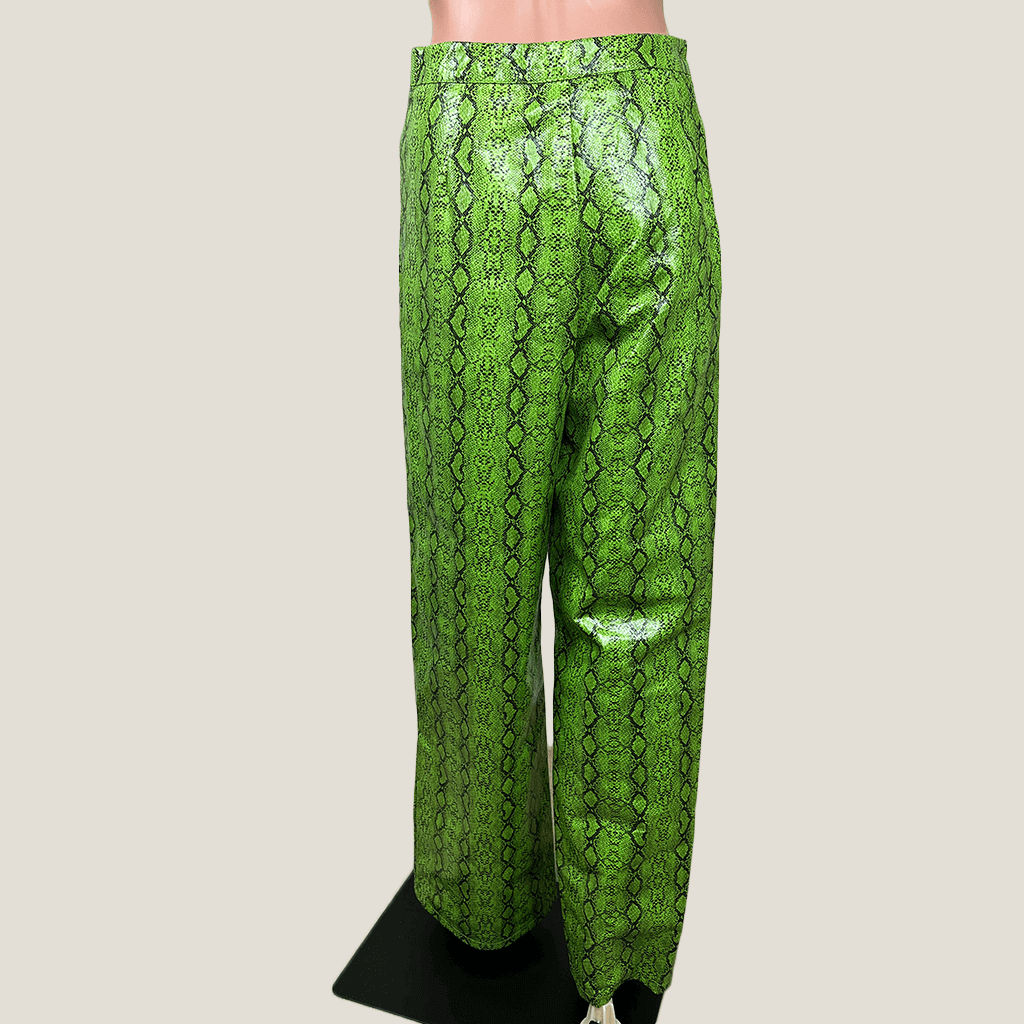 PrettyLittleThing Green Leopard Skin Print Pant Back