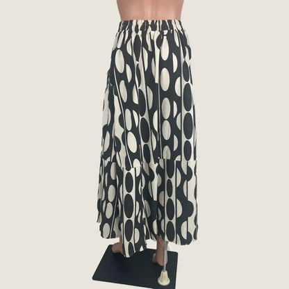 Back View of the Sunny Girl Linen Blend Midi Skirt in Black