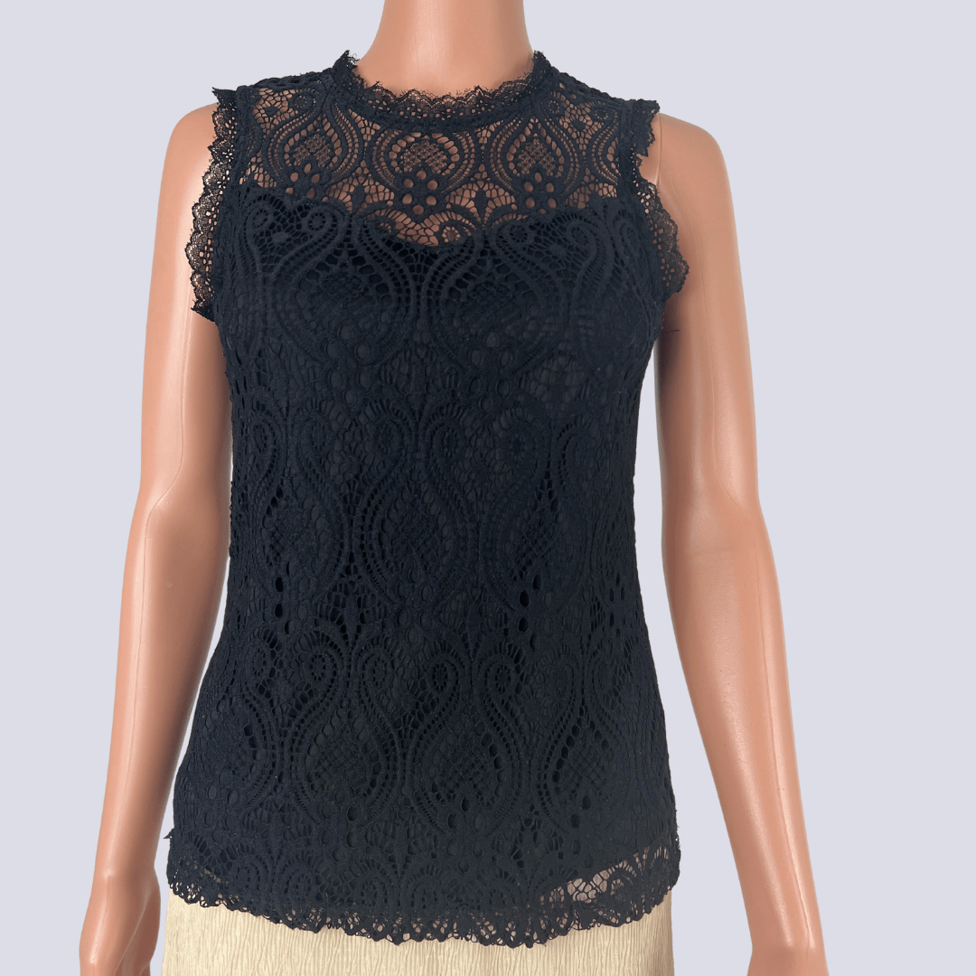 Front view of the Temt lace top