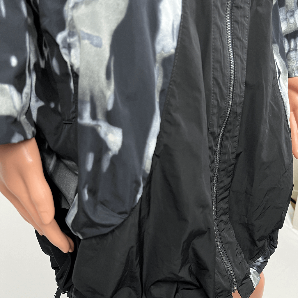 Warwick Jones Light Weight Raincoat Pockets