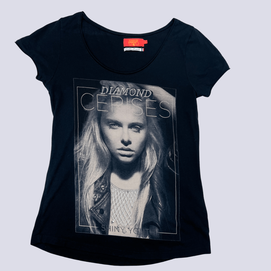 Front view of the Cerises T-Shirt