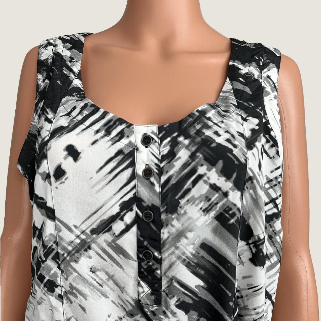 Yarra Trail Shift Dress Neck Line