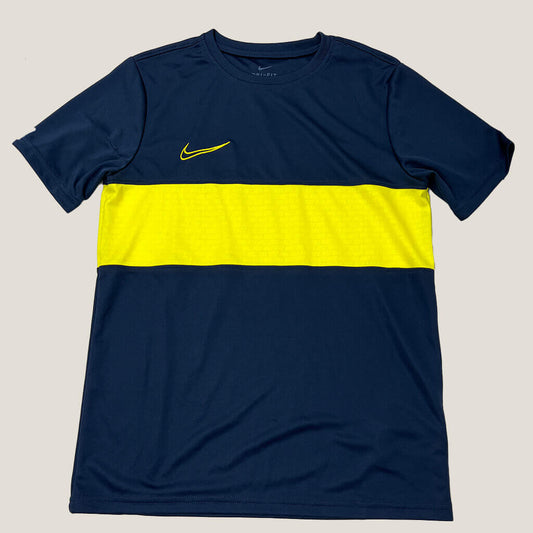 Boys Nike dri-fit top front detail